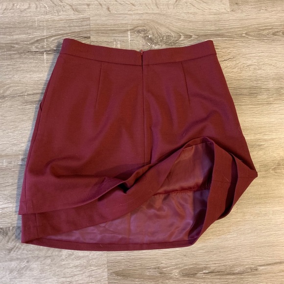 Maroon high waisted skirt - Picture 2 of 2